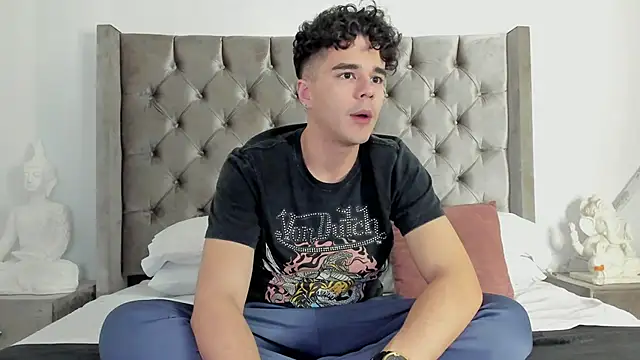 Snapshot of RedNDizzy chatting on 02-16-26, 11:56 RedNDizzy online show from 02-16-26, 11:56