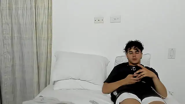 Snapshot of RedNDizzy chatting on 03-09-26, 11:31 RedNDizzy online show from 03-09-26, 11:31