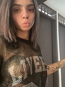 Snapshot of Electra_Darkk chatting on 02-02-26, 06:06 Electra Darkk online show from 02-02-26, 06:06