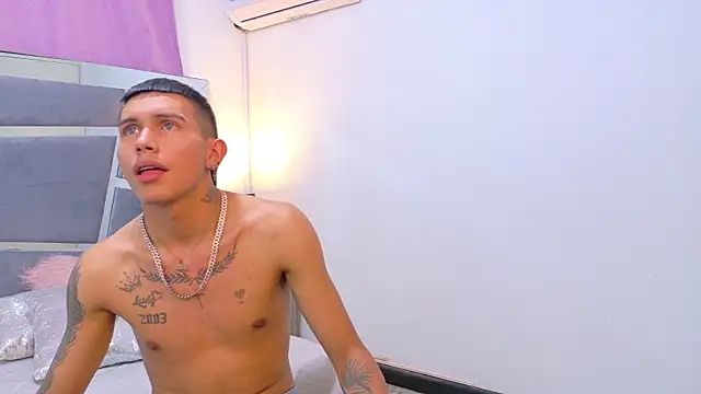 Snapshot of Scook_Gray_ chatting on 01-08-26, 11:51 Scook Gray online show from 01-08-26, 11:51