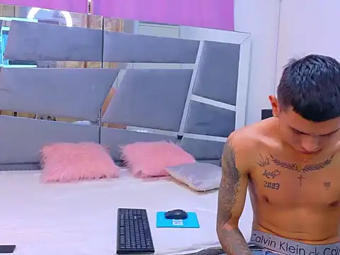 Snapshot of Scook_Gray_ chatting on 01-15-26, 08:56 Scook Gray online show from 01-15-26, 08:56