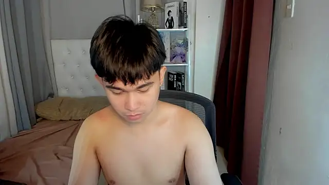 Snapshot of davincihugecock chatting on 02-19-26, 04:36 davincihugecock online show from 02-19-26, 04:36