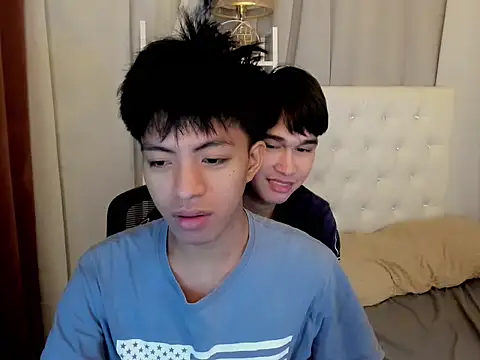 Snapshot of davincihugecock chatting on 02-27-26, 04:29 davincihugecock online show from 02-27-26, 04:29