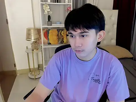 Snapshot of davincihugecock chatting on 03-06-26, 04:36 davincihugecock online show from 03-06-26, 04:36