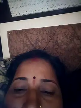 Snapshot of Reena_lodha chatting on 02-13-26, 12:39 Reena lodha online show from 02-13-26, 12:39