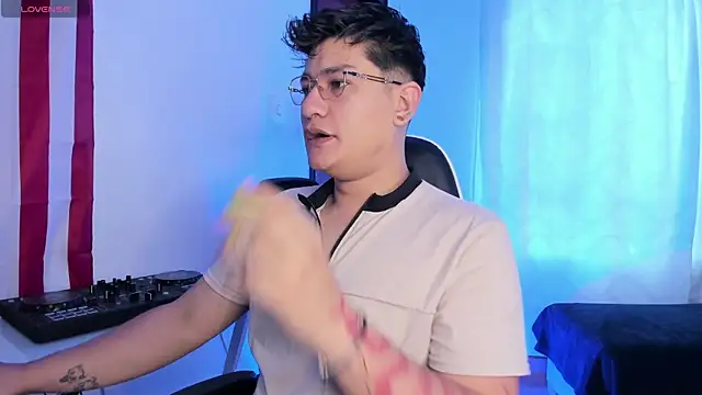 Theo Rowan online show from 04-23-26, 11:42