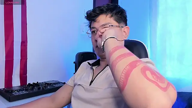 Theo Rowan online show from 04-23-26, 12:29