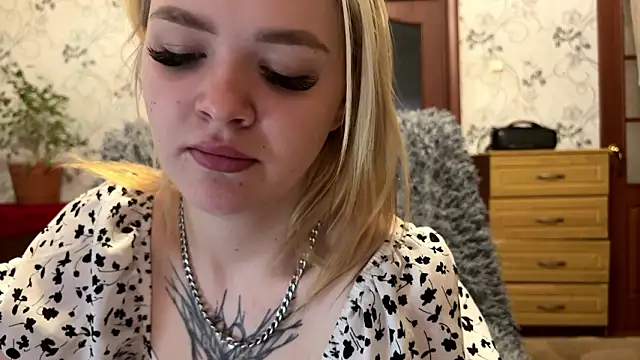 MichaelaStruckhoff online show from 02-04-26, 05:13