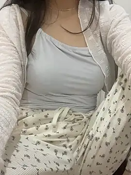 Snapshot of Linhtruong__ chatting on 01-10-26, 06:31 Linhtruong online show from 01-10-26, 06:31