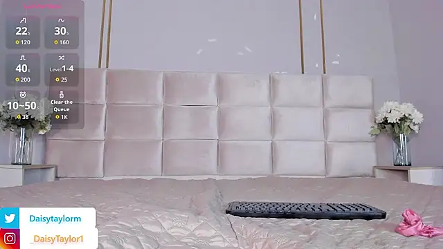 Snapshot of DaisyTaylor__ chatting on 02-19-26, 12:45 DaisyTaylor online show from 02-19-26, 12:45