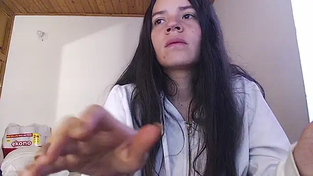Snapshot of Shanel_Lozano chatting on 06-12-26, 03:33 Shanel Lozano online show from 06-12-26, 03:33