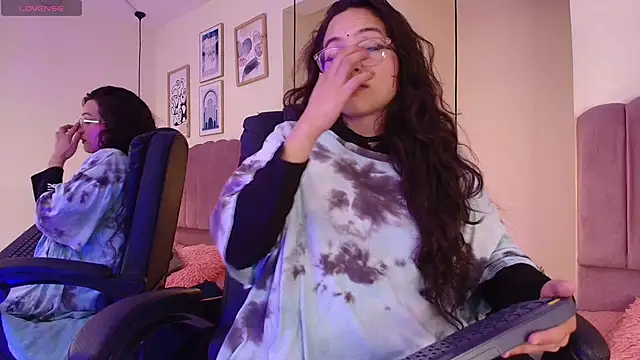 Snapshot of Hanabie_ chatting on 02-06-26, 03:33 Hanabie online show from 02-06-26, 03:33