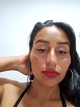 Snapshot of LunaRouuse_ chatting on 02-07-26, 11:19 LunaRouuse online show from 02-07-26, 11:19