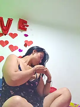 Snapshot of LunaRouuse_ chatting on 02-18-26, 12:34 LunaRouuse online show from 02-18-26, 12:34