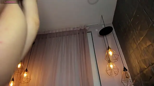 Snapshot of lizz_lunna chatting on 01-15-26, 04:50 lizz lunna online show from 01-15-26, 04:50