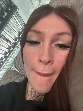 lizz lunna online show from 04-21-26, 03:39