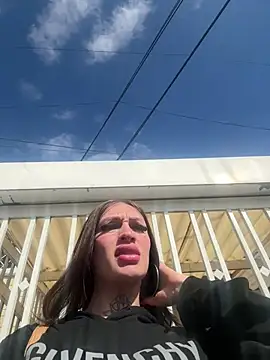 lizz lunna online show from 04-24-26, 08:22