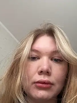 cutiejulie  online show from 02-06-26, 11:57