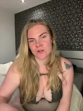 SexyBlondJoanna online show from 03-08-26, 07:50