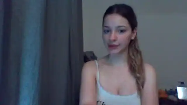 Snapshot of EvelineMagnetic chatting on 06-15-26, 08:33 EvelineMagnetic online show from 06-15-26, 08:33