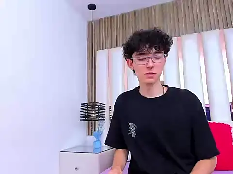 Snapshot of Syriussz chatting on 01-10-26, 07:37 Syriussz online show from 01-10-26, 07:37