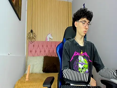 Snapshot of Syriussz chatting on 02-12-26, 07:31 Syriussz online show from 02-12-26, 07:31