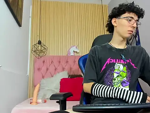 Snapshot of Syriussz chatting on 02-15-26, 07:21 Syriussz online show from 02-15-26, 07:21