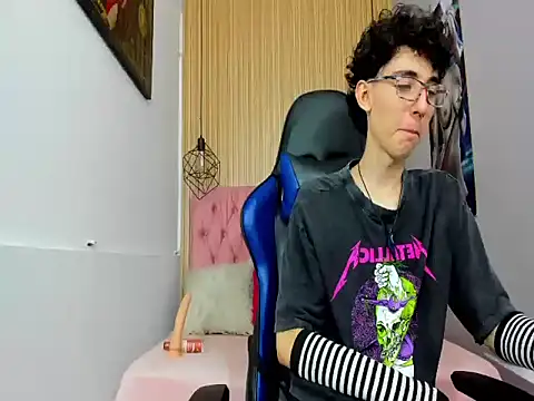 Snapshot of Syriussz chatting on 02-17-26, 07:42 Syriussz online show from 02-17-26, 07:42