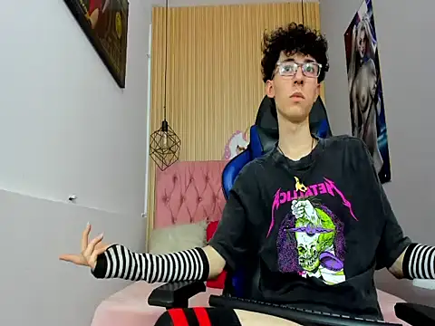 Snapshot of Syriussz chatting on 02-18-26, 07:21 Syriussz online show from 02-18-26, 07:21