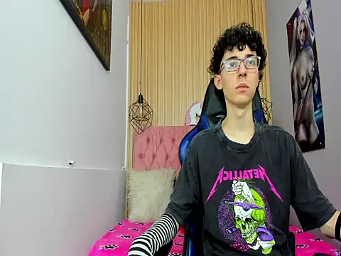 Snapshot of Syriussz chatting on 02-19-26, 07:32 Syriussz online show from 02-19-26, 07:32