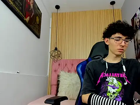 Snapshot of Syriussz chatting on 02-22-26, 07:23 Syriussz online show from 02-22-26, 07:23