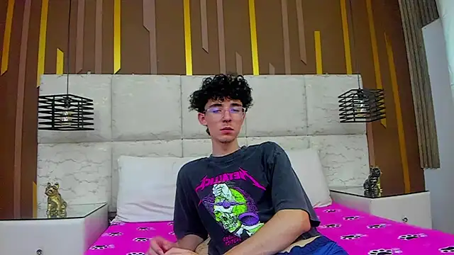 Snapshot of Syriussz chatting on 03-07-26, 12:51 Syriussz online show from 03-07-26, 12:51