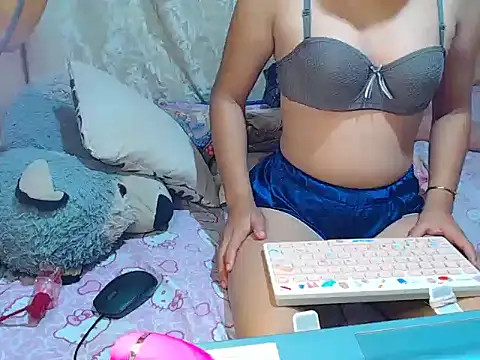 Snapshot of Hotties_Marie chatting on 03-04-26, 02:12 Hotties Marie online show from 03-04-26, 02:12