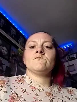 Snapshot of DisireAfterDark chatting on 02-08-26, 09:13 DisireAfterDark online show from 02-08-26, 09:13