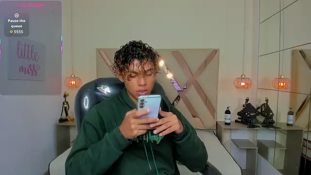 Anyelo Twink online show from 04-17-26, 04:59