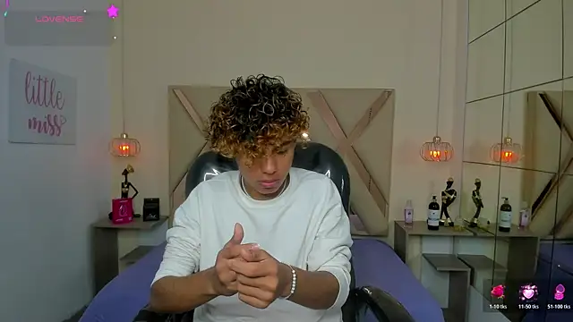 Anyelo Twink online show from 06-10-26, 03:39