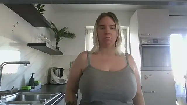 MinchenBienchen98 online show from 03-05-26, 10:22