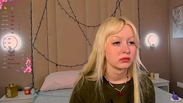 Snapshot of AdeleSilvy chatting on 05-01-26, 01:32 AdeleSilvy online show from 05-01-26, 01:32