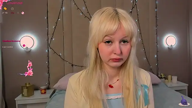 Snapshot of AdeleSilvy chatting on 05-02-26, 01:32 AdeleSilvy online show from 05-02-26, 01:32