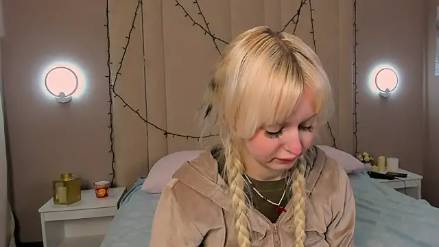 Snapshot of AdeleSilvy chatting on 05-05-26, 01:46 AdeleSilvy online show from 05-05-26, 01:46
