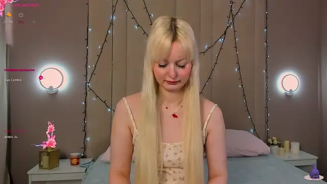 Snapshot of AdeleSilvy chatting on 05-06-26, 01:36 AdeleSilvy online show from 05-06-26, 01:36