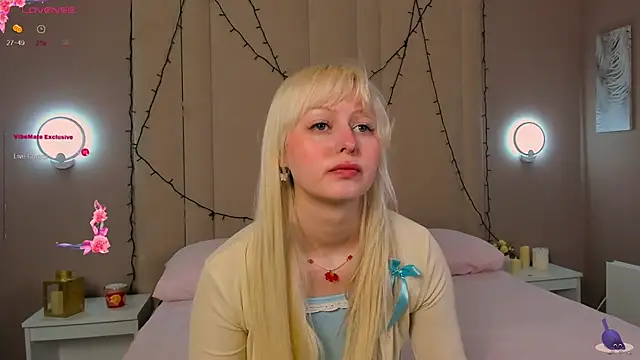 Snapshot of AdeleSilvy chatting on 05-08-26, 01:44 AdeleSilvy online show from 05-08-26, 01:44