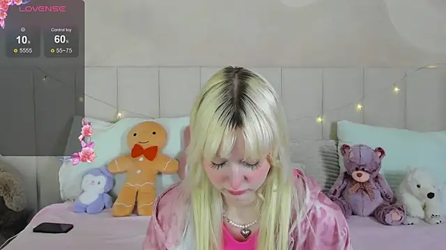 Snapshot of AdeleSilvy chatting on 06-05-26, 01:45 AdeleSilvy online show from 06-05-26, 01:45