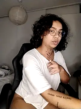 Snapshot of therealsun8 chatting on 02-10-26, 06:39 therealsun8 online show from 02-10-26, 06:39