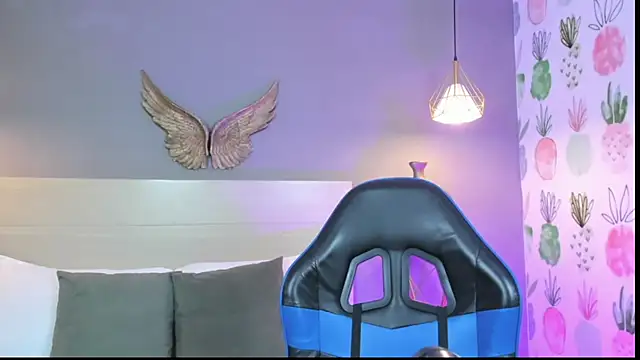 emma hiltonn  online show from 04-16-26, 07:36