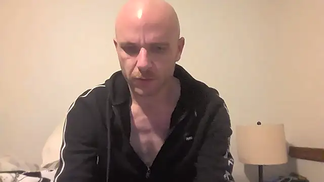 Snapshot of FrankieFuckMe chatting on 02-01-26, 08:35 FrankieFuckMe online show from 02-01-26, 08:35