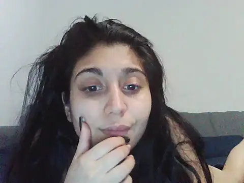 Snapshot of Roxanamadia chatting on 02-08-26, 11:30 Roxanamadia online show from 02-08-26, 11:30