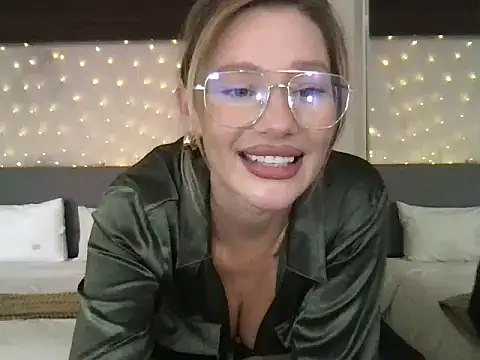 Stella muse online show from 03-19-26, 04:05