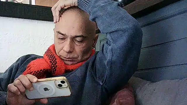 Snapshot of dogfrota chatting on 06-18-26, 06:23 dogfrota online show from 06-18-26, 06:23