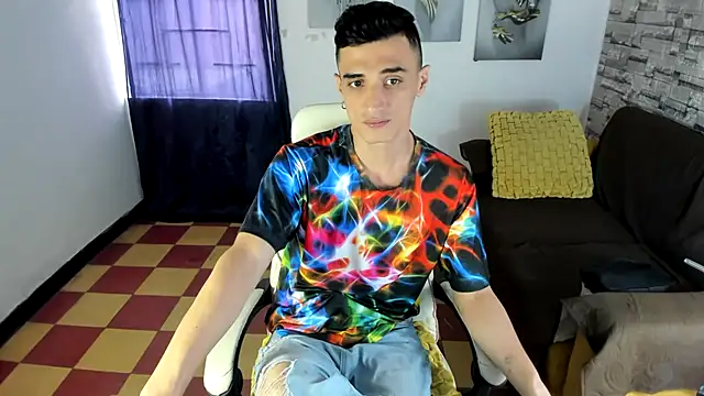 Snapshot of felipe_colinss chatting on 06-07-26, 12:31 felipe colinss online show from 06-07-26, 12:31